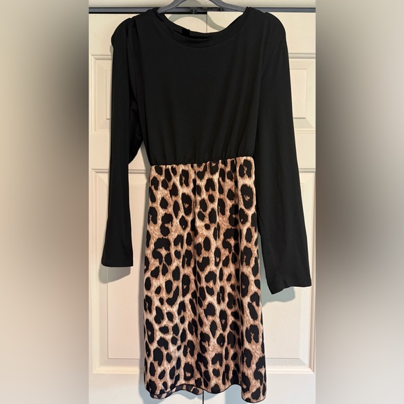 SHEIN Black and Tan Long Sleeve Dress - Picture 5 of 5